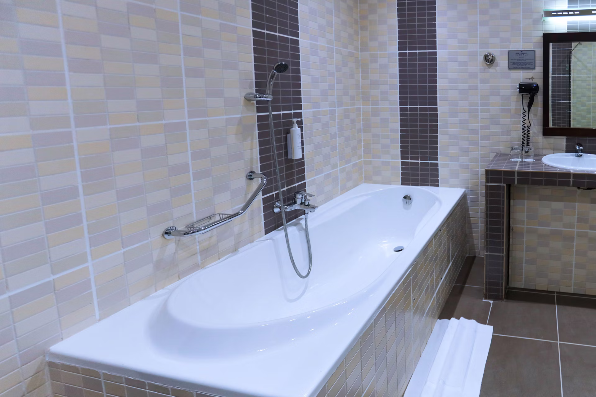 Junior Suite, Elgon Terrace Hotel Bathroom